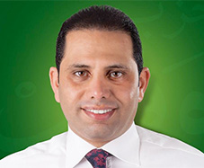 الدكتور ياسر حسان سياسي واقتصادي
